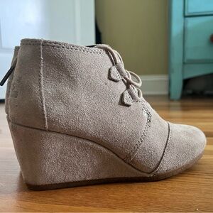 Toms Suede Lace-Up Bootie (Tan)